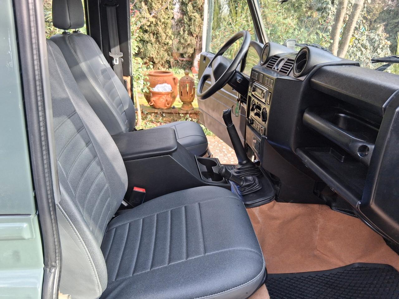 Land Rover Defender 90 2.4 TD4 Station Wagon SE