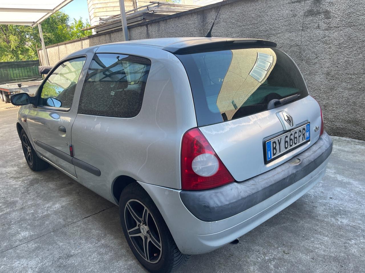 Renault Clio 1.4 16V benzina neopatentati