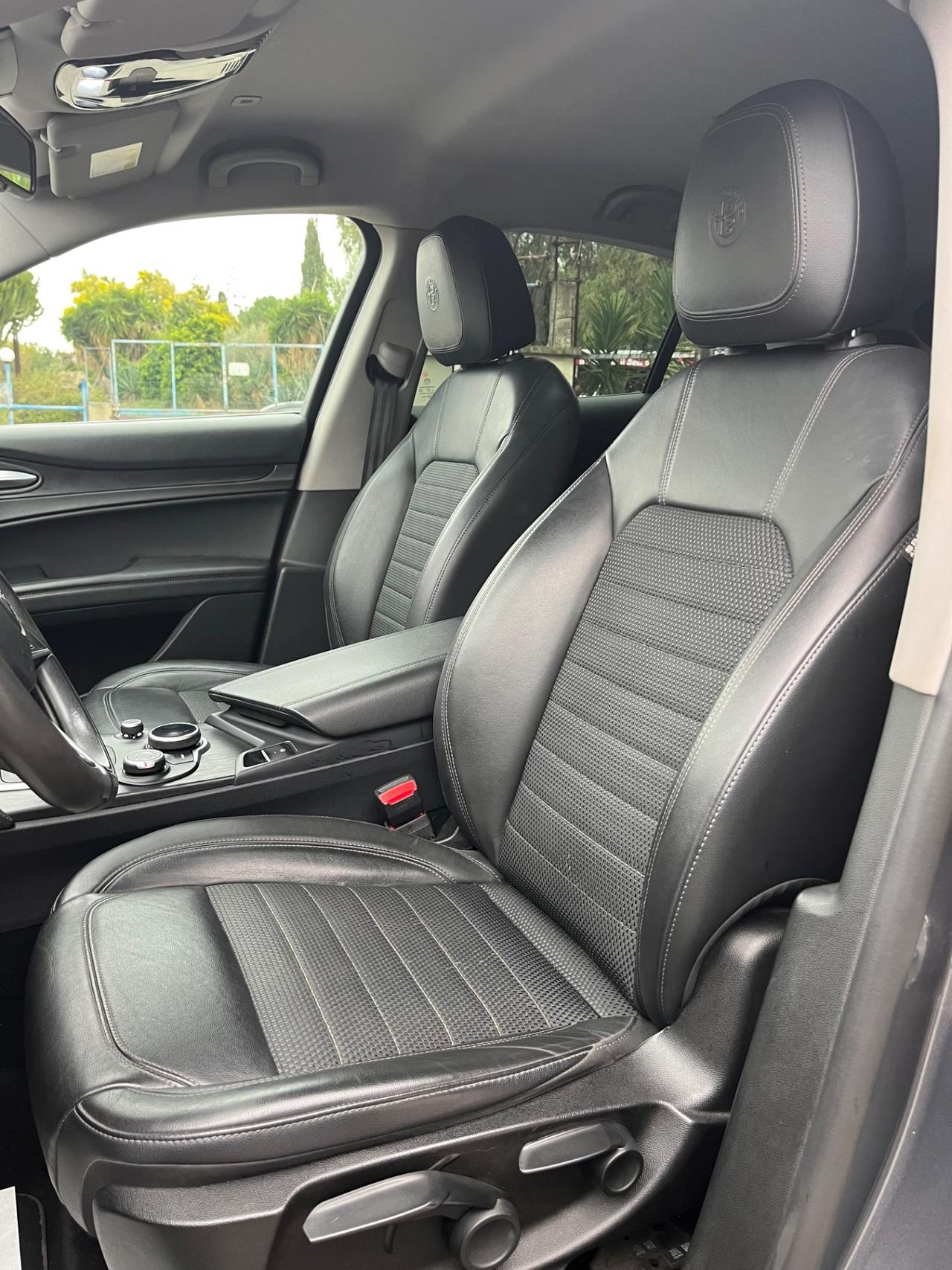 Alfa Romeo Stelvio 2.2 Turbodiesel 180 CV AT8 RWD Executive