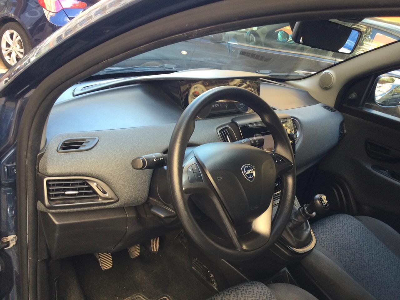 Lancia Ypsilon 1.0 FireFly 5 porte S&S Hybrid Ecochic Silver