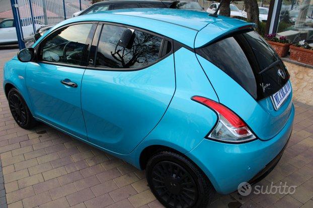 Lancia Ypsilon 1.0 69cv firefly hybrid gold