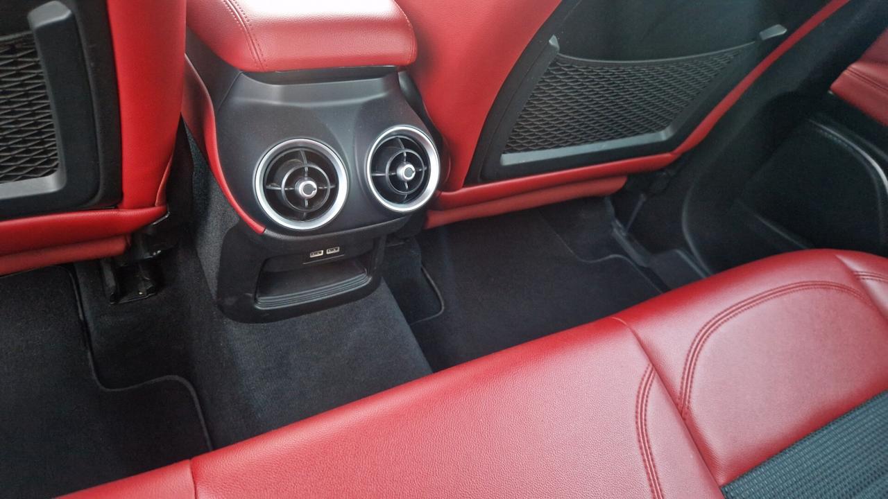 Alfa Romeo Stelvio 2.2 Turbodiesel 190 CV AT8 Sprint Black edition