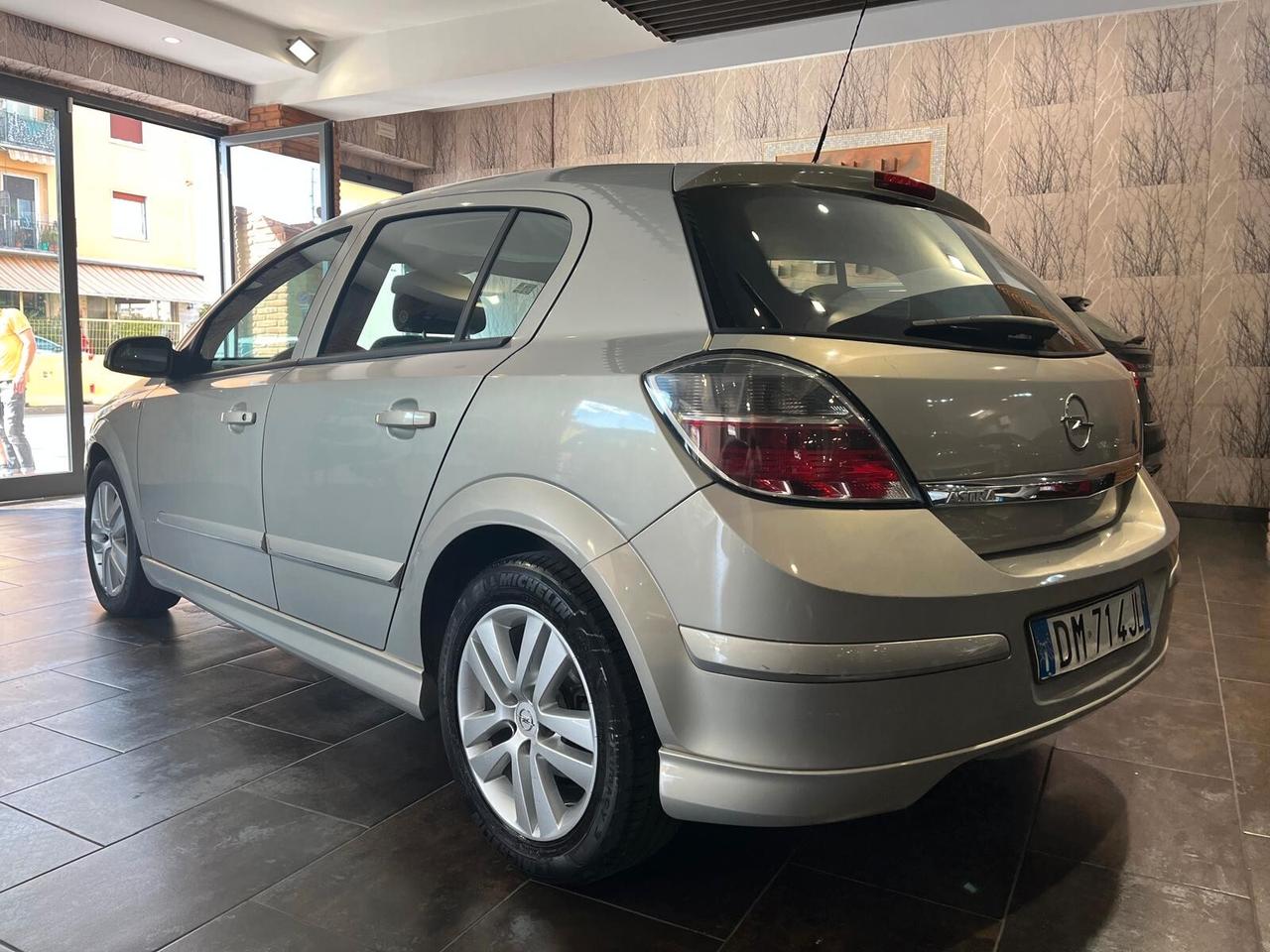 Opel Astra 1.6 16V VVT 5 porte Enjoy