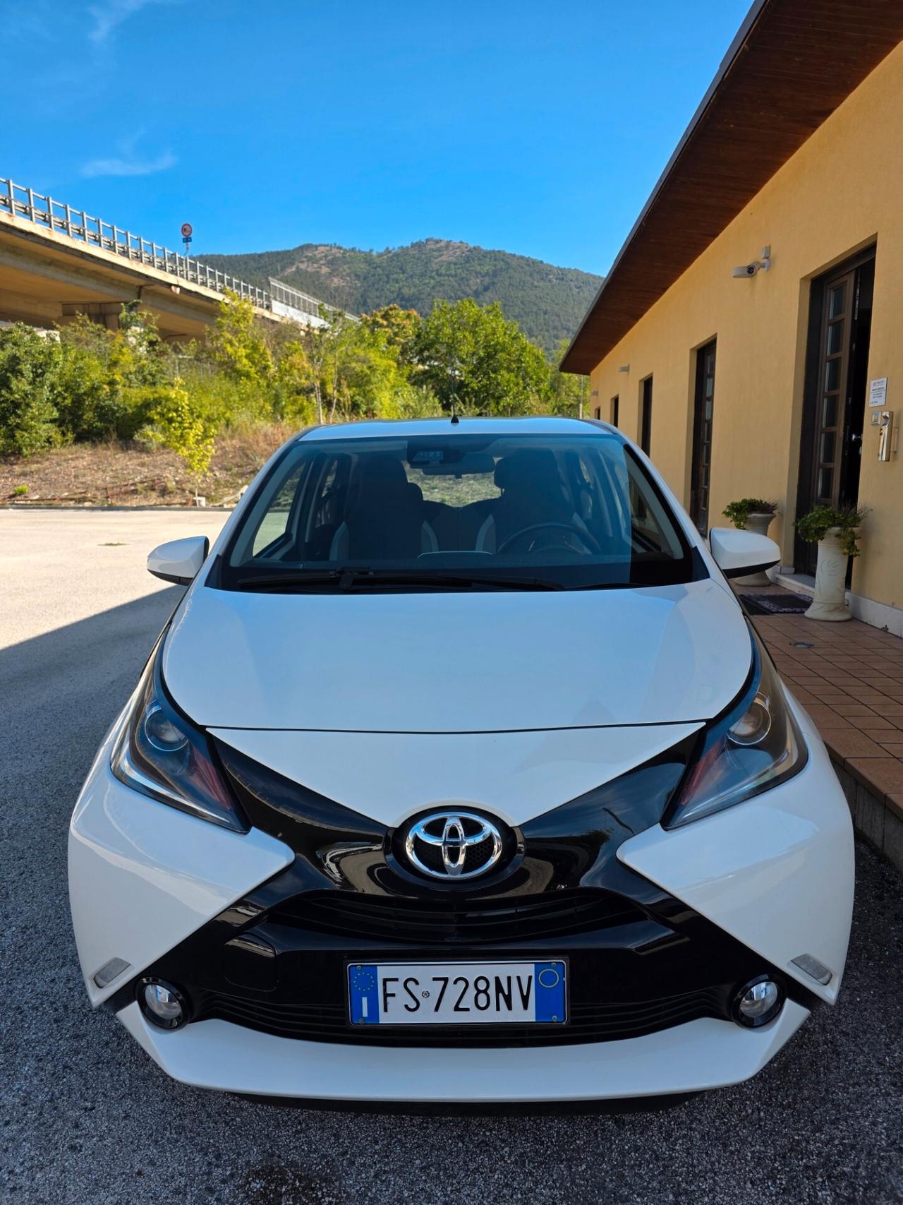 Toyota Aygo 1.0 VVT-i 69 CV 5 porte x-Play
