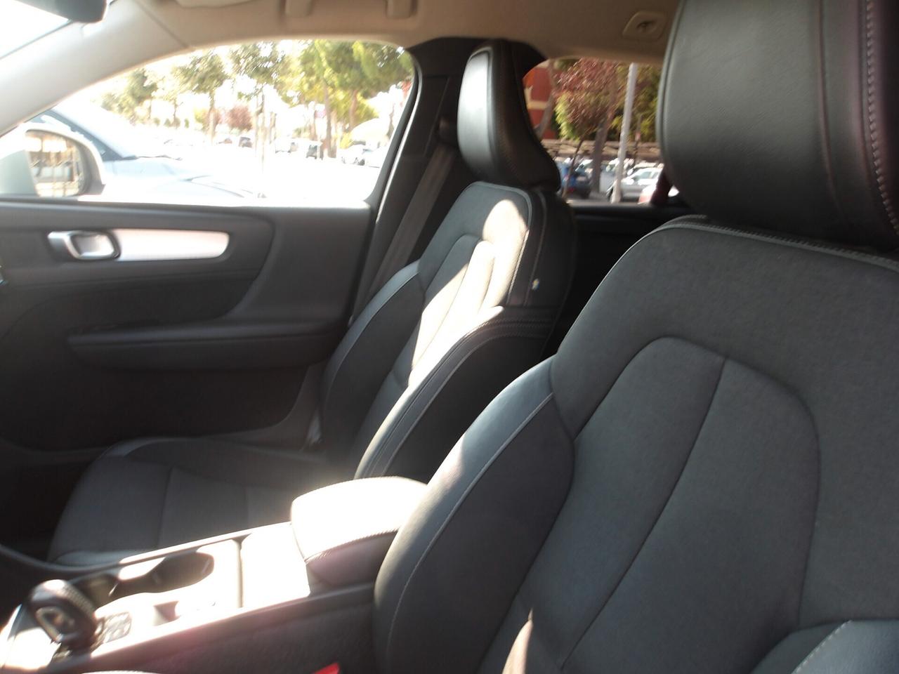 VOLVO XC40 4WD-AUTO-RETROC-2019