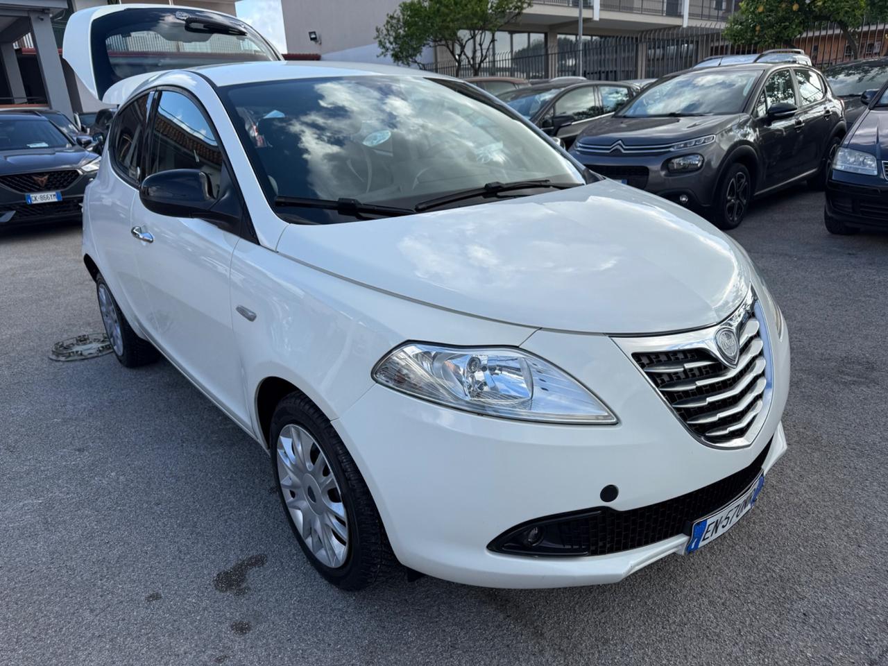 Lancia Ypsilon 1.2 69 CV 5 porte GPL Ecochic Silver