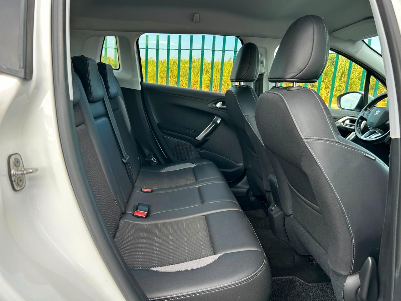 Peugeot 2008 BlueHDi 100 Black Matt