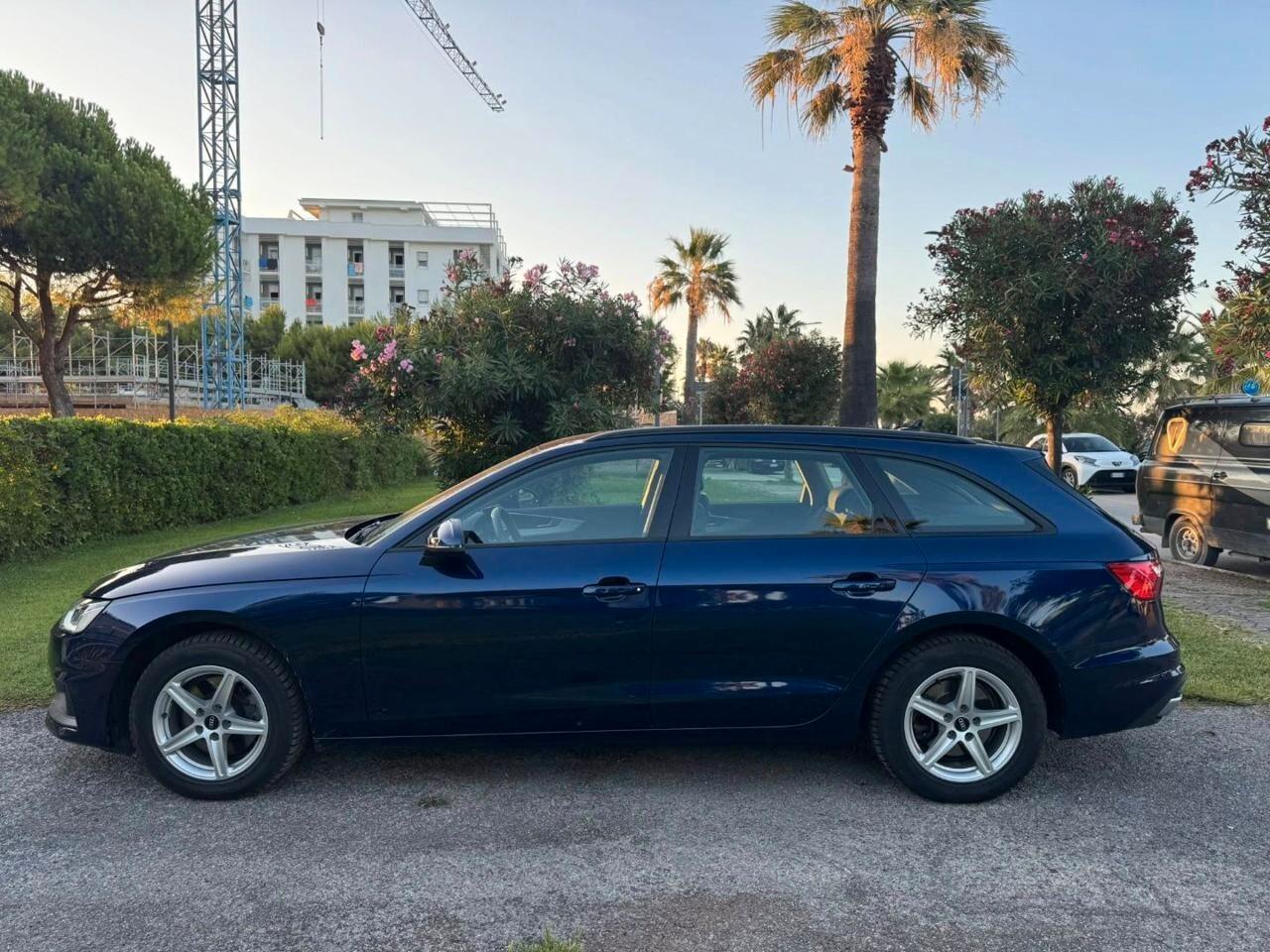 Audi A4 Avant 30 TDI/136 CV S tronic Business Advanced