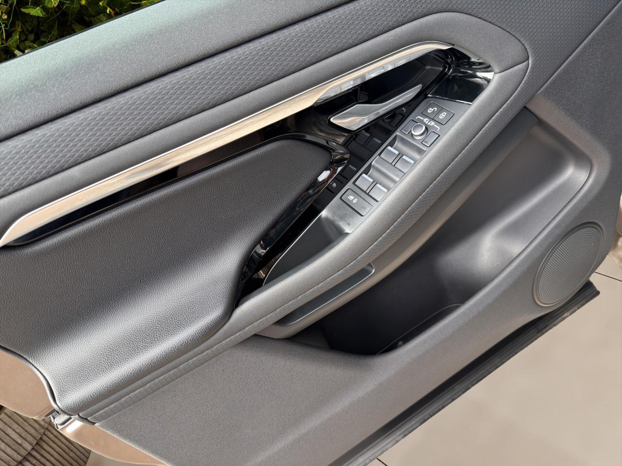 Land Rover Range Evoque 2.0D I4 180 CV AWD Auto R-Dynamic HSE