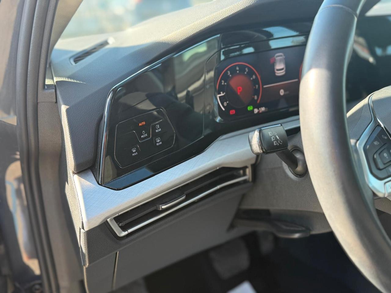 VW GOLF 8 1.0 HY DSG LIFE - KM 20.000 - AZIENDALE