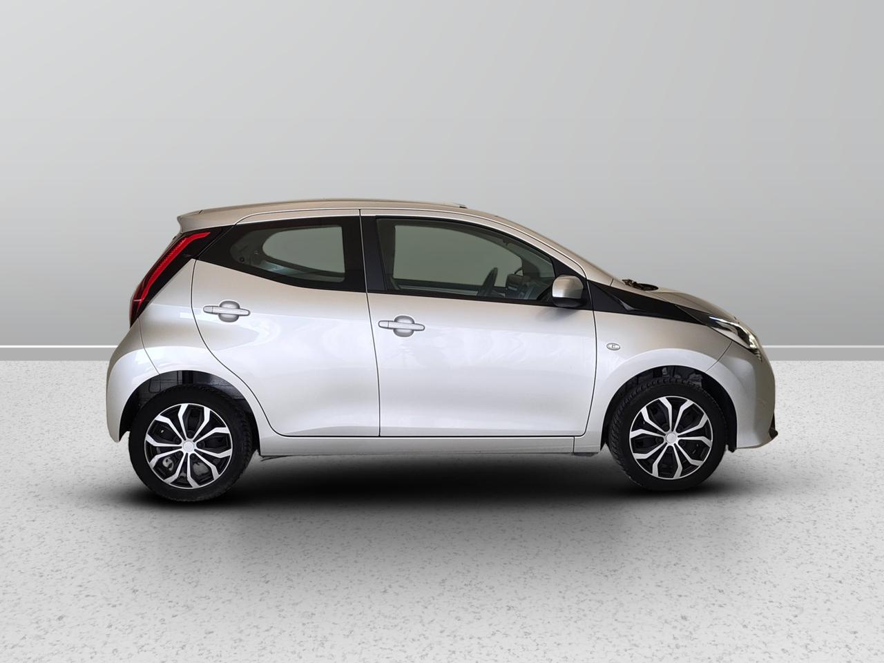 TOYOTA Aygo II 2018 5p - Aygo 5p 1.0 x-play 72cv
