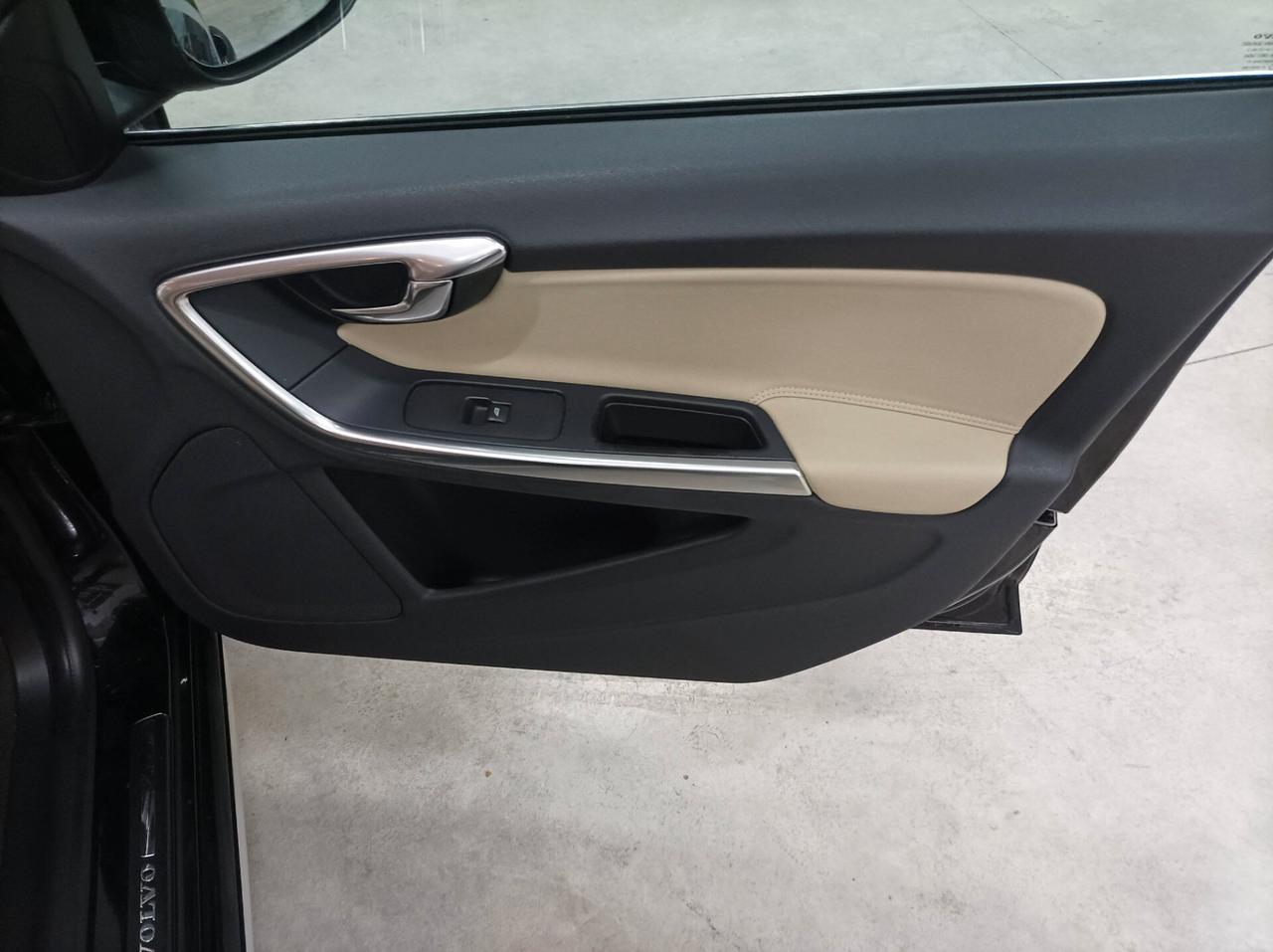 Volvo V60 D5 2.4 205 CV Geartronic Kinetic - 01/2011