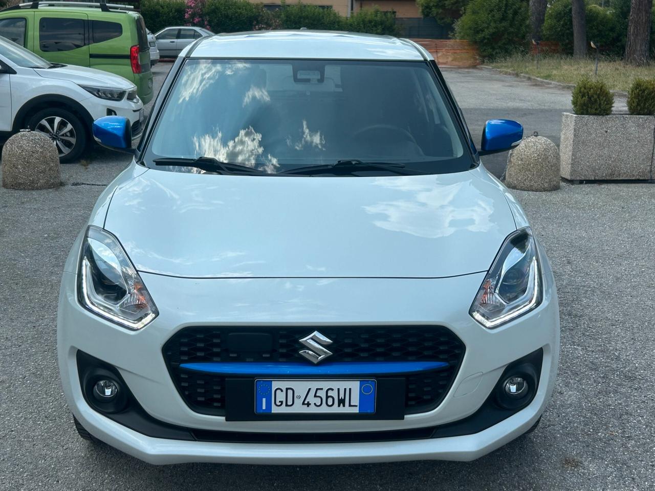 " UNA CHICCA " Suzuki Swift 1.2 Hybrid 4x4 AllGrip Top
