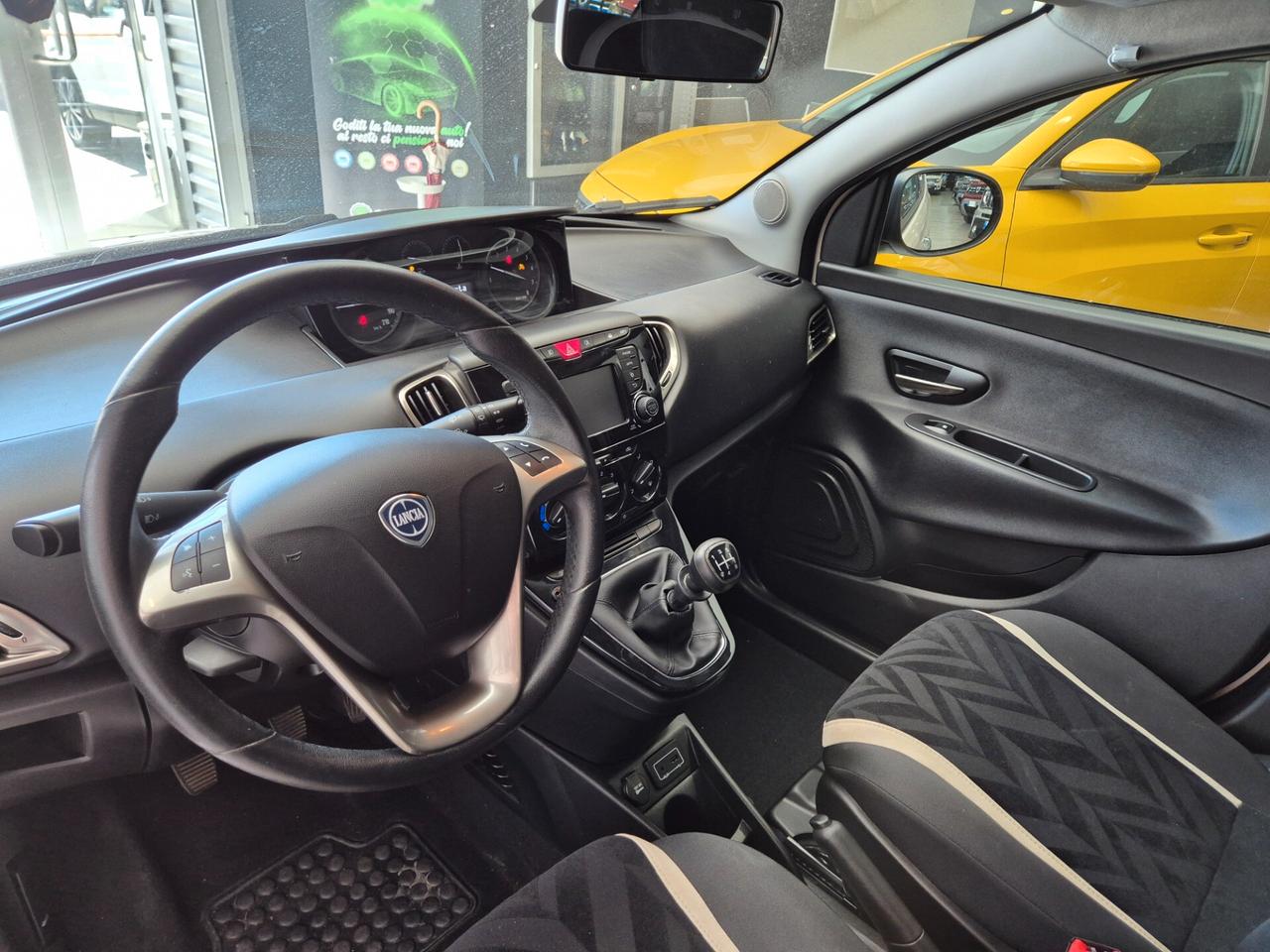 Lancia Ypsilon 1.2 69 CV 5 porte Gold