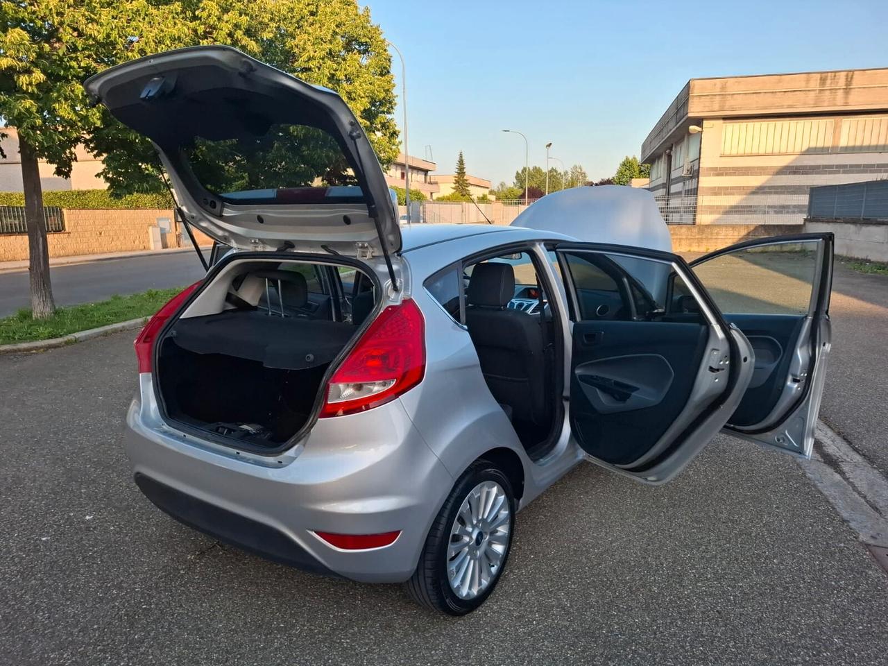 Ford Fiesta 1.2 5 porte SOLAMENTE 60.000 KM