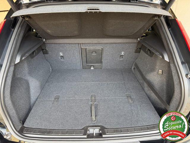 VOLVO XC40 D3 AWD Geartronic Momentum