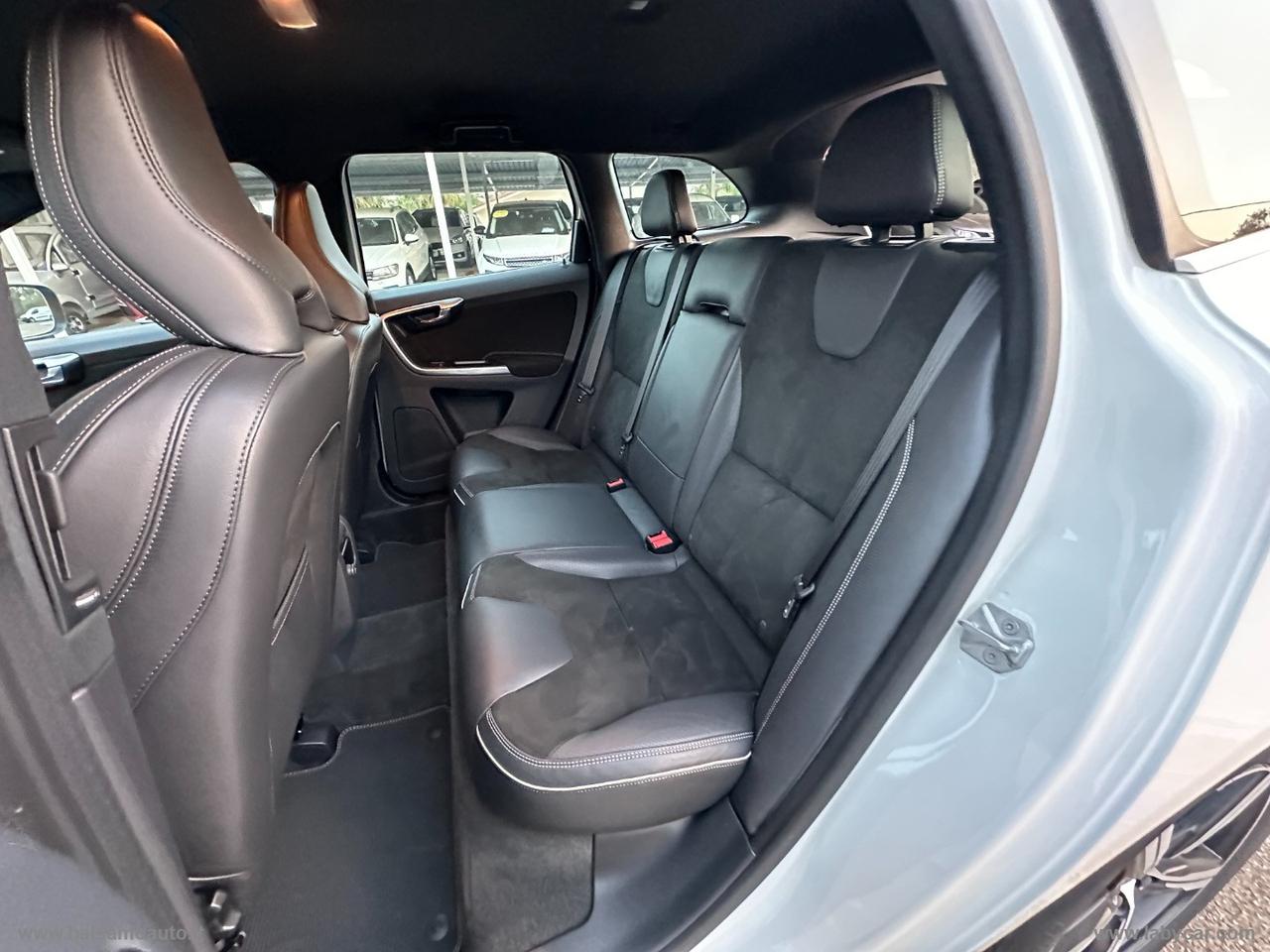 VOLVO XC60 D4 AWD R-design Momentum