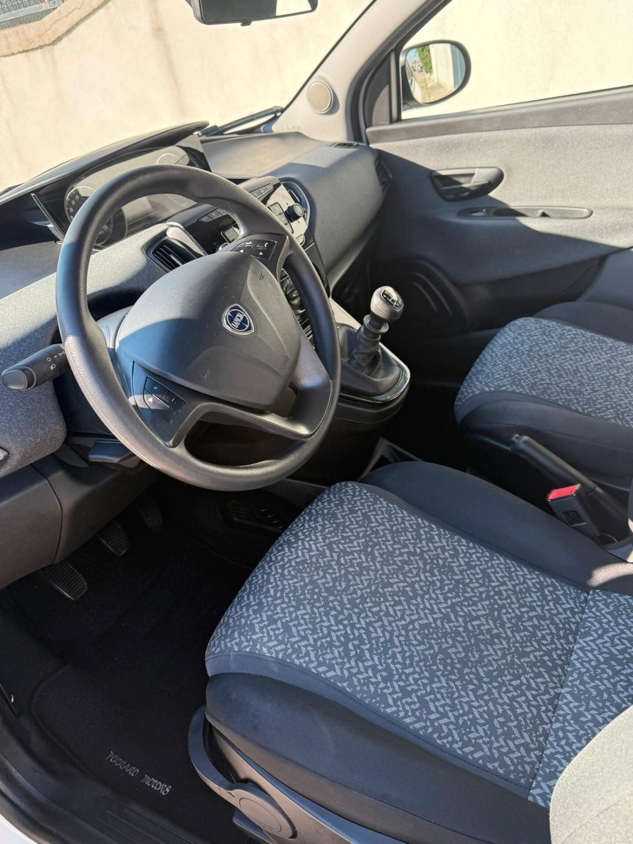 Lancia Ypsilon 1.0 FireFly 5 porte S&S Hybrid Ecochic Gold