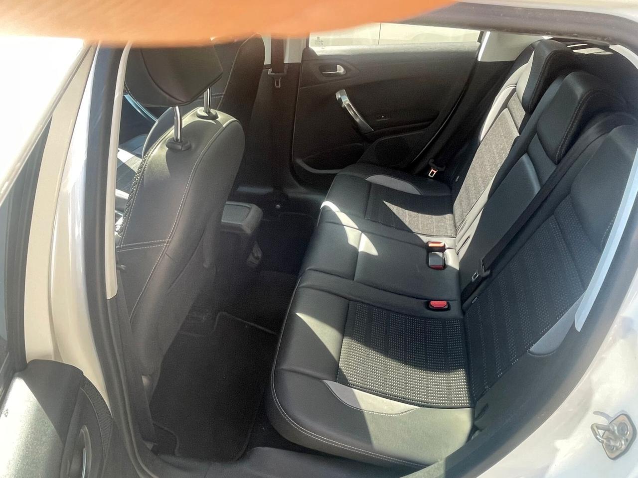 Peugeot 2008 1.6 VTi 120CV Allure