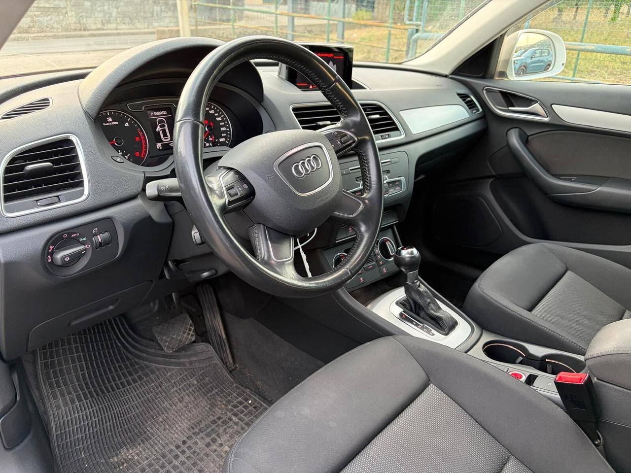 Audi Q3 2.0 TDI 120 CV Business