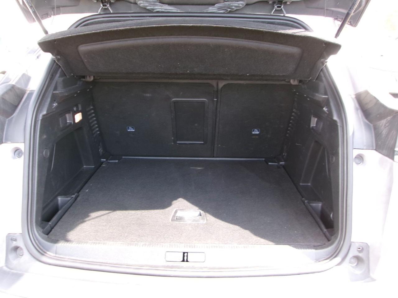 Peugeot 3008 1.5 BLUEHDI 130CV EAT8 SeS ALLURE PACK ( FARI LED - PDC NAVI MIRROR TELECAMERA POST. )