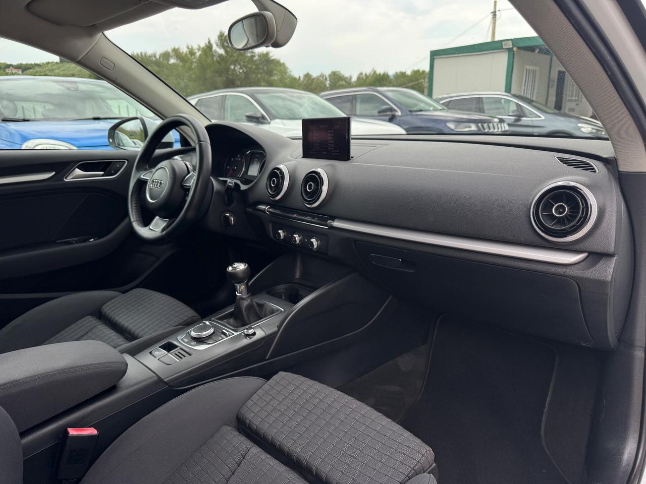 Audi A3 1.6 TDI 105cv AMBITON/2013