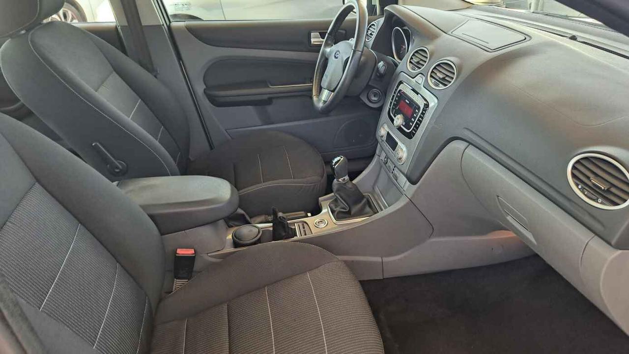 Ford Focus 1.6 (115CV) 5p. Bz.- GPL Titanium