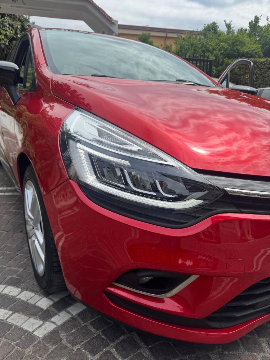 RENAULT Clio TCe 12V 90CV GPL 5p. Moschino Int.
