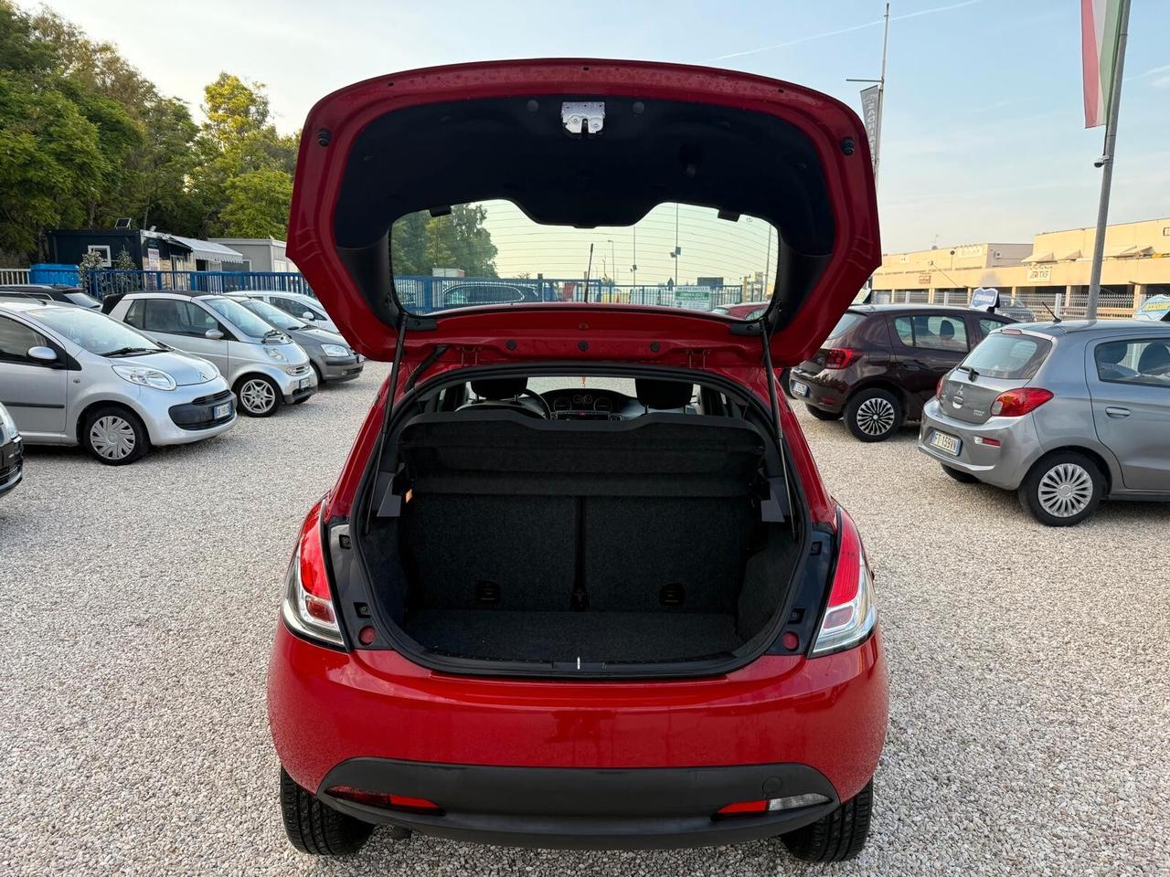 Lancia Ypsilon 0.9 TwinAir 85 CV 5 porte Metano Ecochic Elefantino