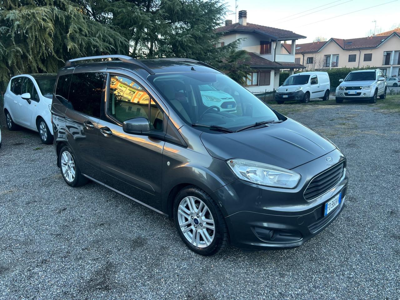 Ford Tourneo Courier 1.5 TDCI 95 CV Titanium