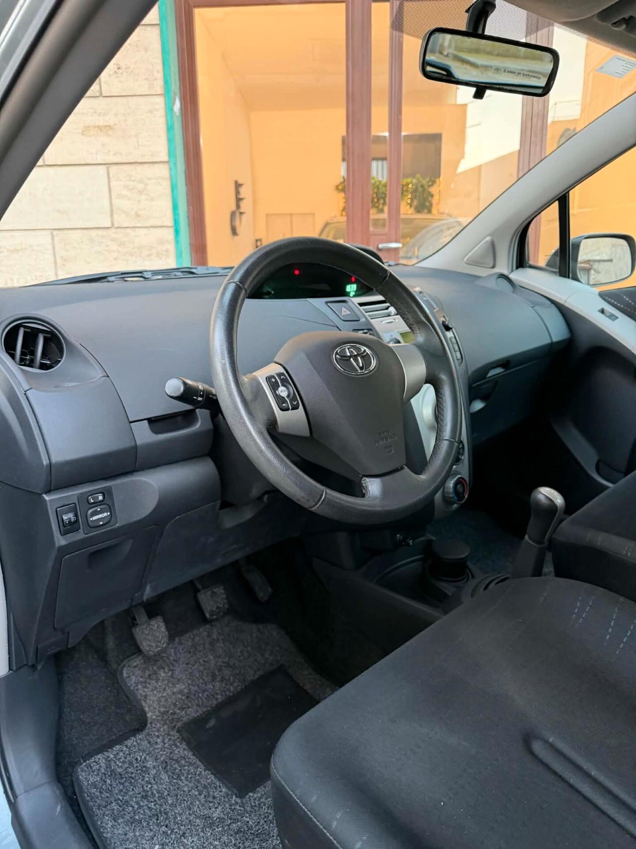 Toyota Yaris 1.0 5 porte