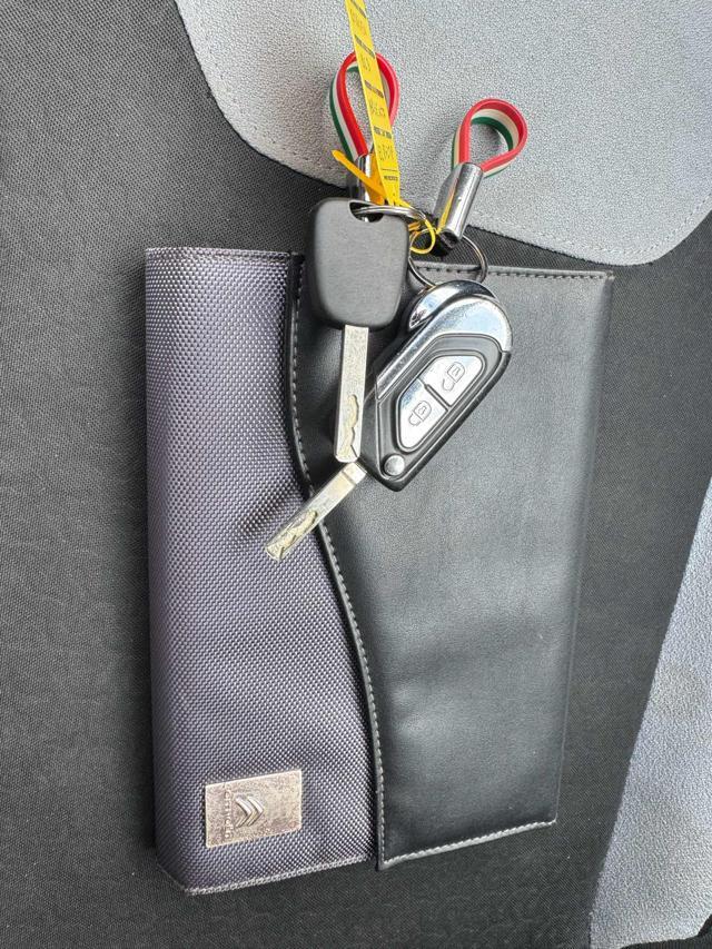 DS AUTOMOBILES DS 3 1.4 HDi 70 Just Black