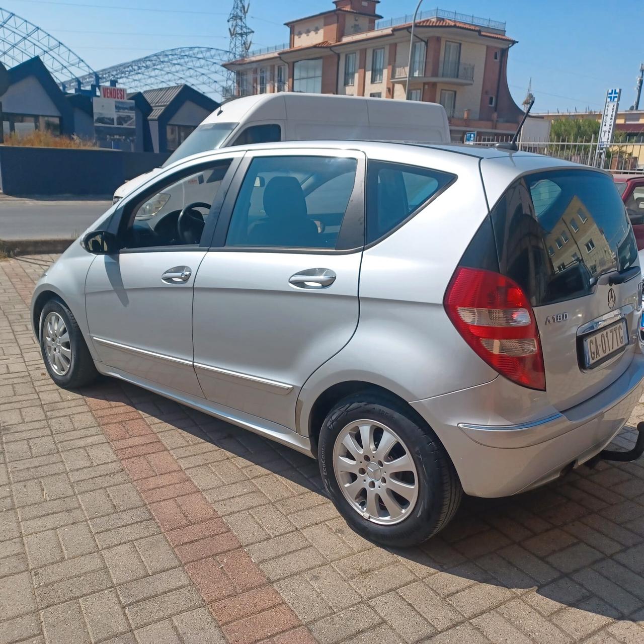 AUTOMATICA NEOPATENTATI CLASSE A 2.0TDI CON GANCIO DI TRAINO
