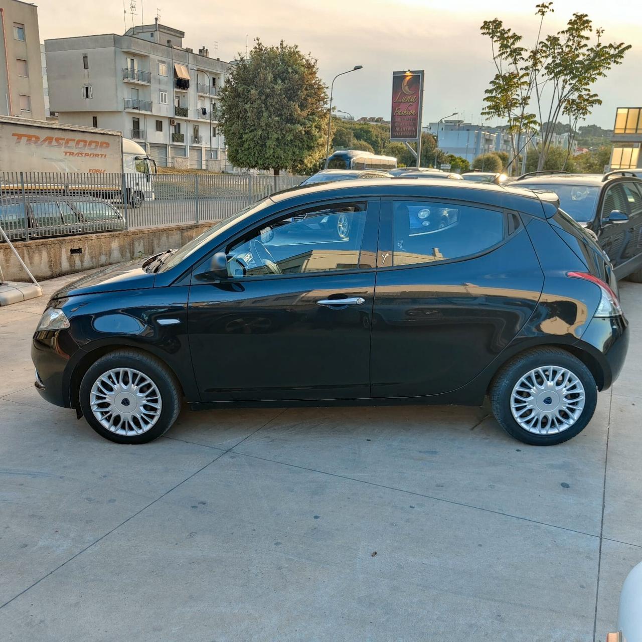 Lancia Ypsilon 1.2 69 CV 5 porte GPL Ecochic Silver