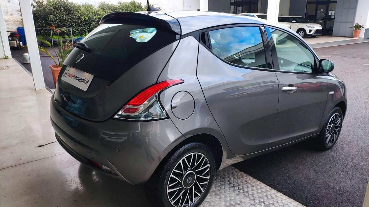 Lancia Ypsilon 1.0 FireFly 5 porte S&S Hybrid Platino