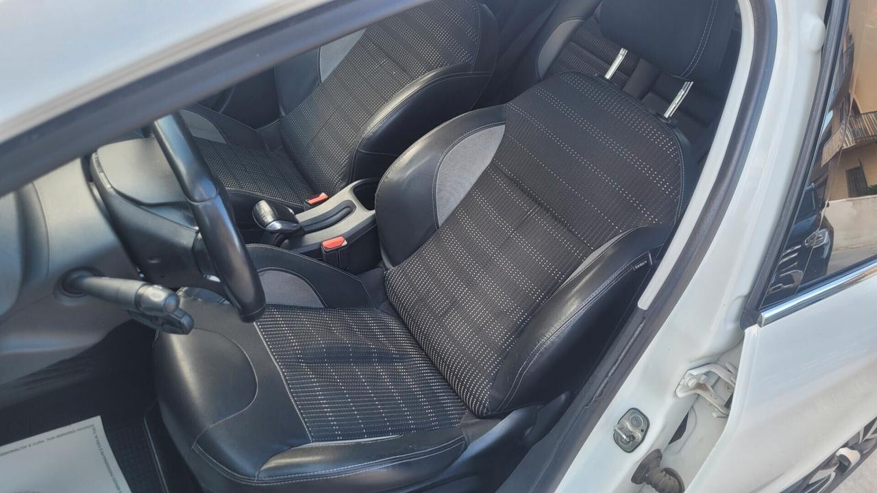 Peugeot 2008 1.6 e-HDi 92 CV Stop&Start Urban Cross