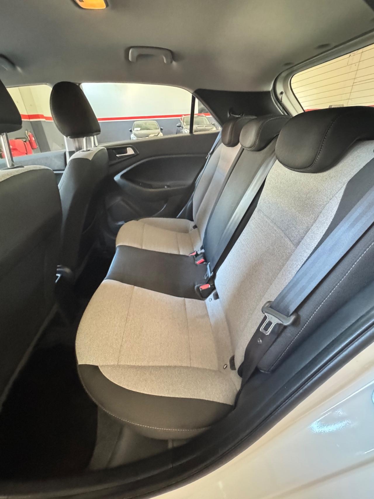 Hyundai i20 1.2 5 porte Econext Blackline