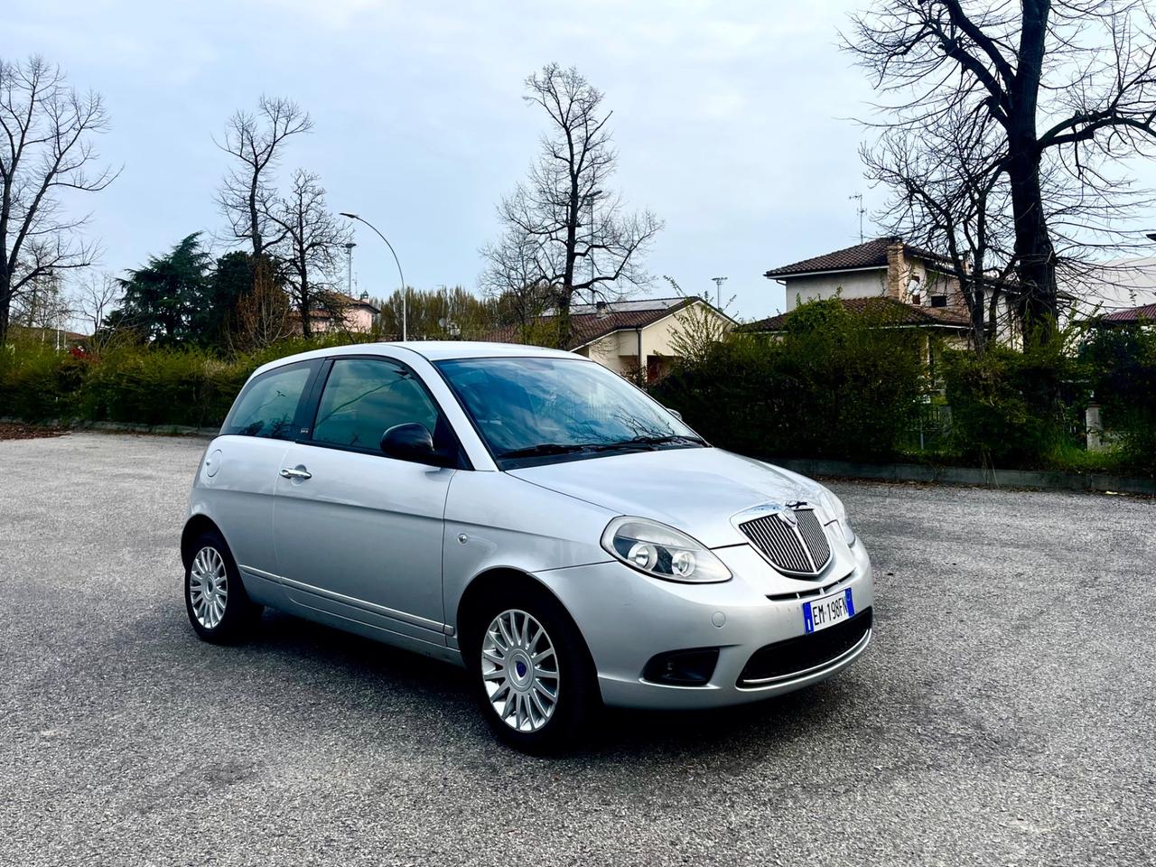 Lancia Ypsilon 1.2 69 CV Unyca