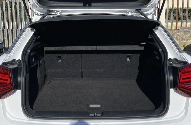 Audi Q2 S Line interno ed esterno 2.0 TDI 150CV s-tronic 35