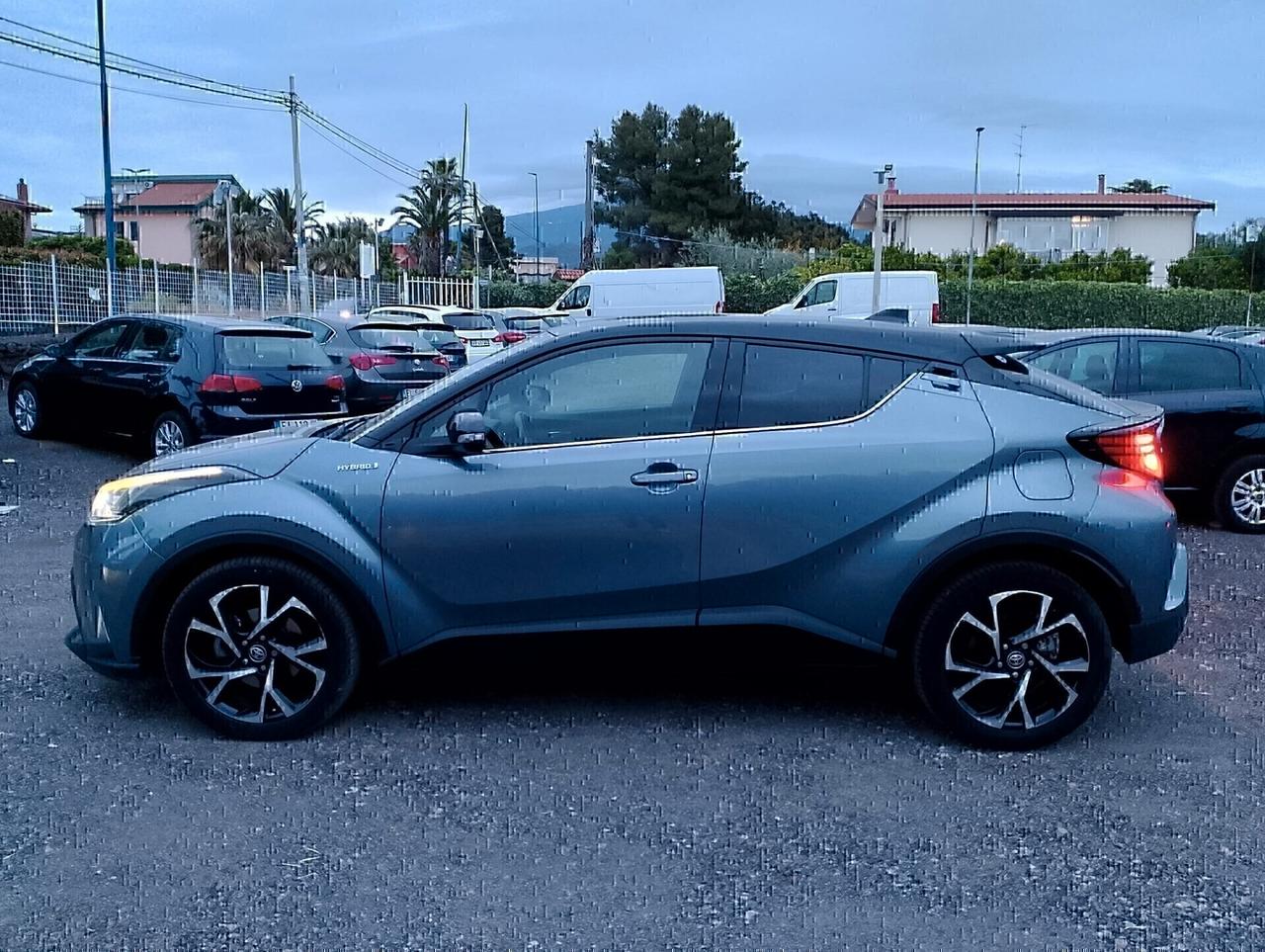 Toyota C-HR ibrida 2000 cc batterie piu grandi