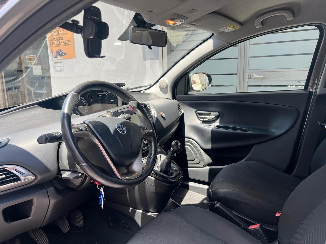 Lancia Ypsilon 1.2 69 CV 5 porte Platinum
