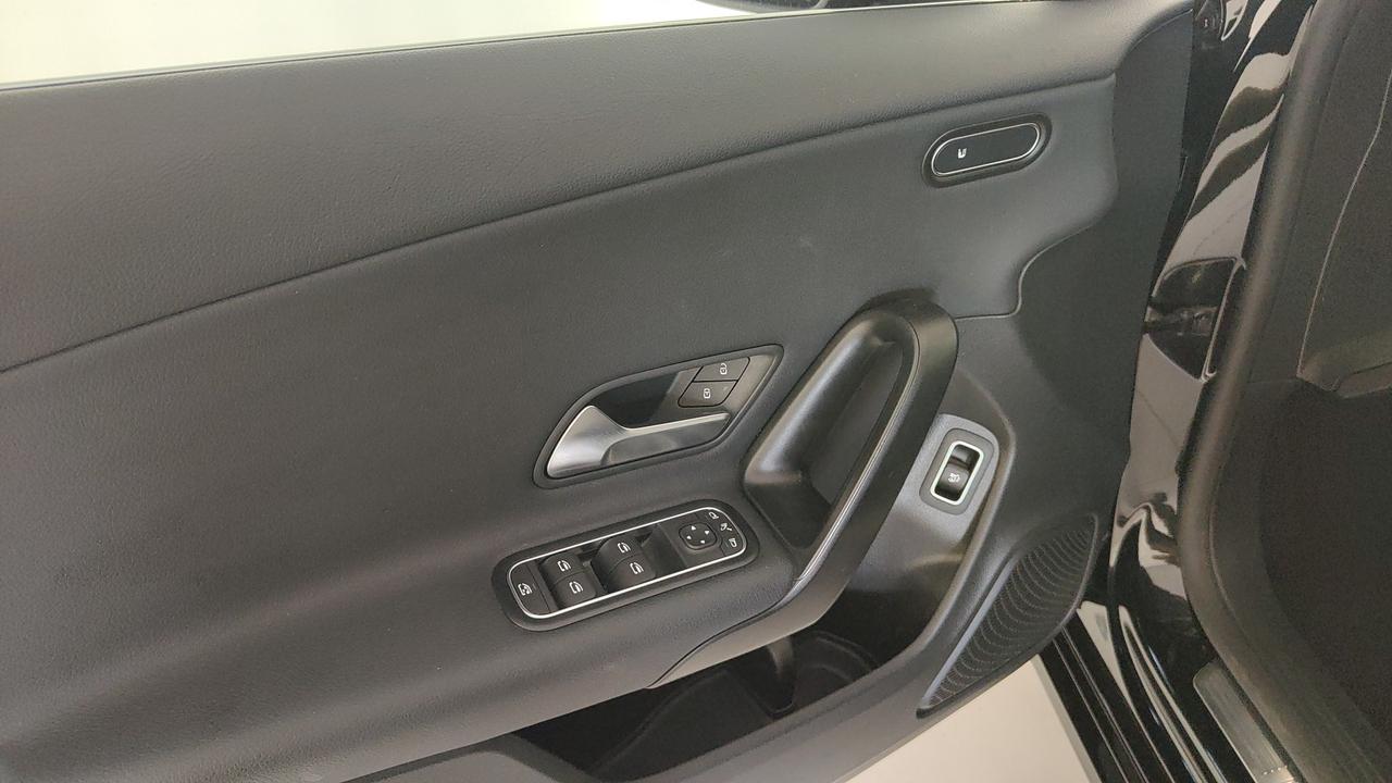 Mercedes-Benz CLA Shooting Brake 180 d Advanced auto