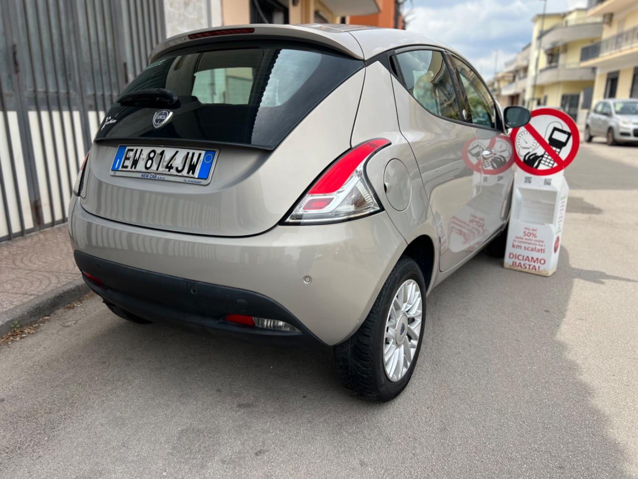 Lancia ypsilon 900 benzina/metano Anno 2015