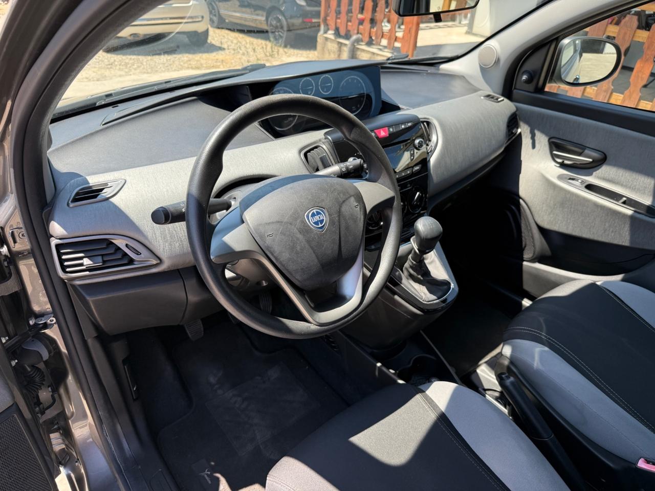 Lancia Ypsilon 1.2 69 CV 5 porte Gold