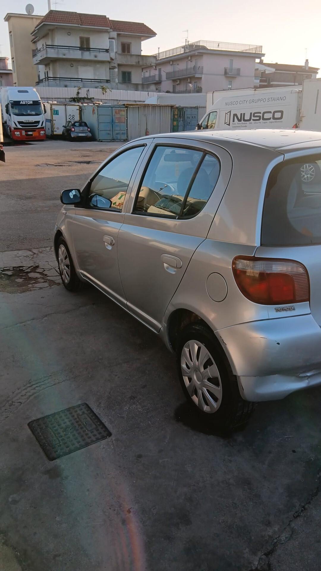 Toyota Yaris 1.0i 16V cat 5 porte Sol