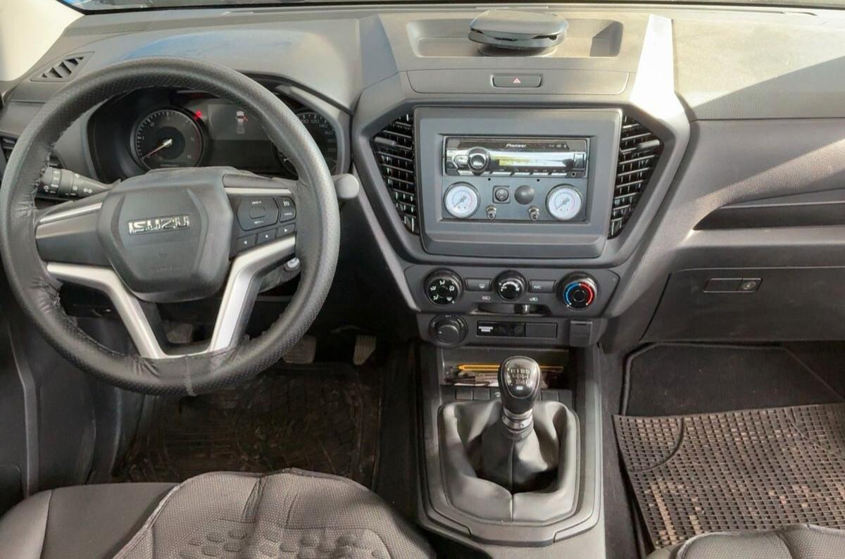 ISUZU D-MAX 1.9 TD Space Cab 4WD L — 163 CV | 11/2024 | 30.551 km