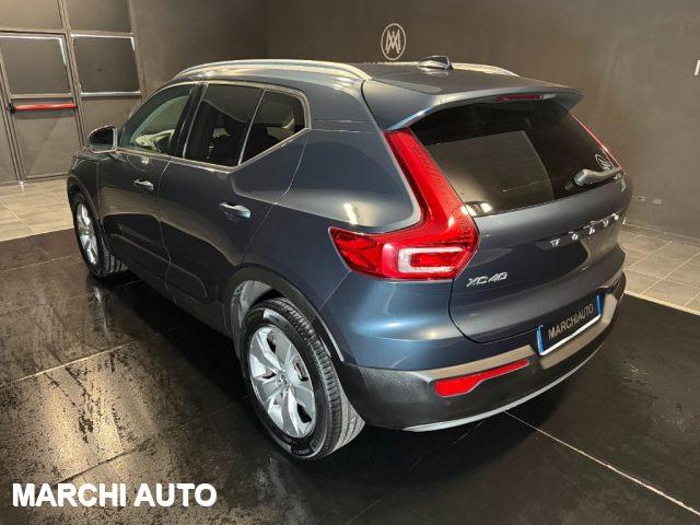 VOLVO XC40 T2 Momentum Pro