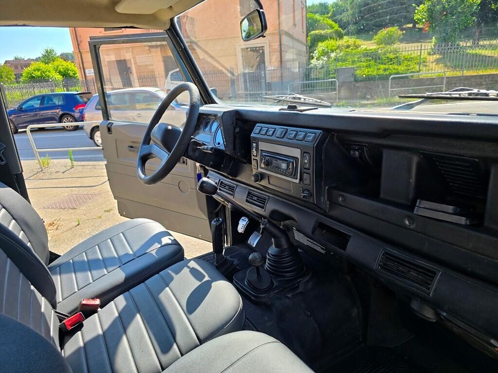 Land Rover Defender 90 TD5 RESTAURATA!