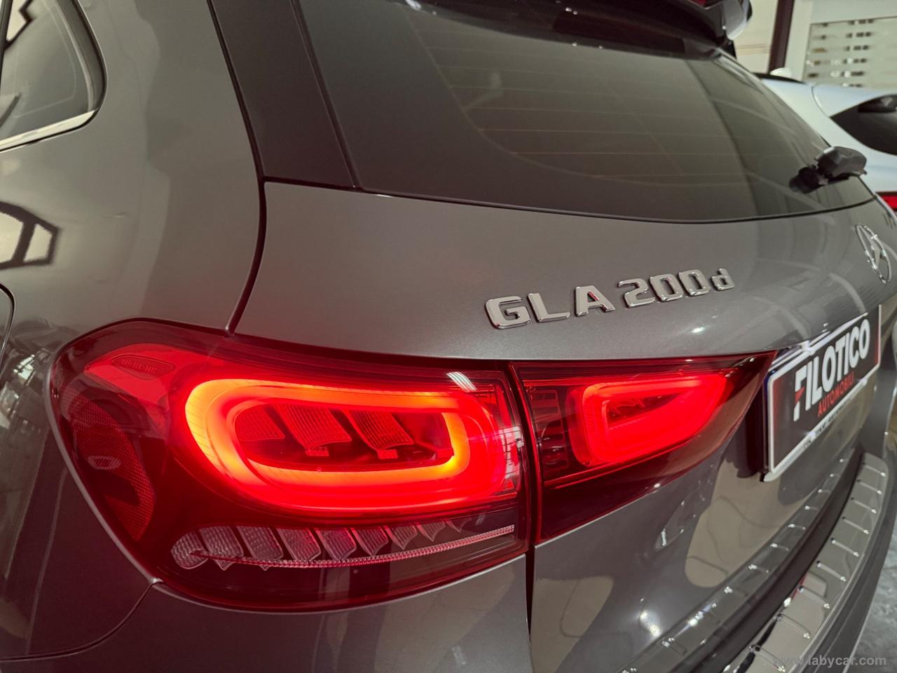 MERCEDES-BENZ GLA 200 d Automatic Sport FARI FULL LED - CARPLAY