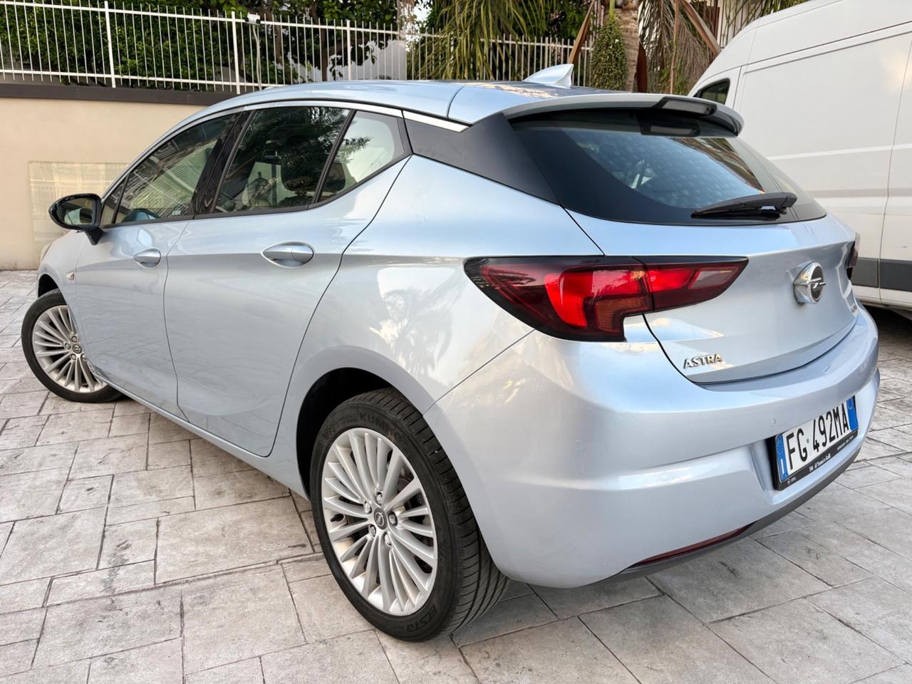 Opel Astra 1.6 CDTi 110CV berlina nuovissima